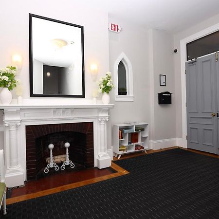 Stylish Studio On Newbury Street, #10 Boston Exterior photo
