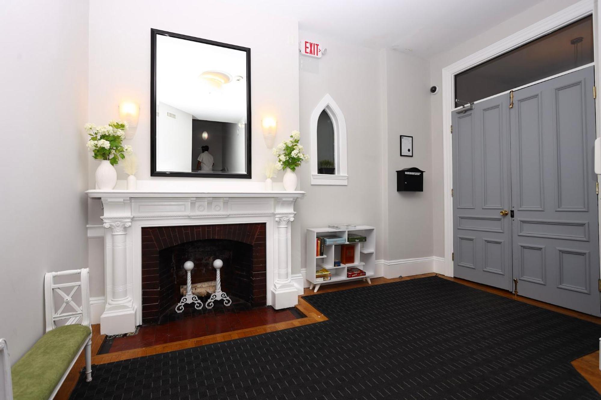 Stylish Studio On Newbury Street, #10 Boston Exterior photo