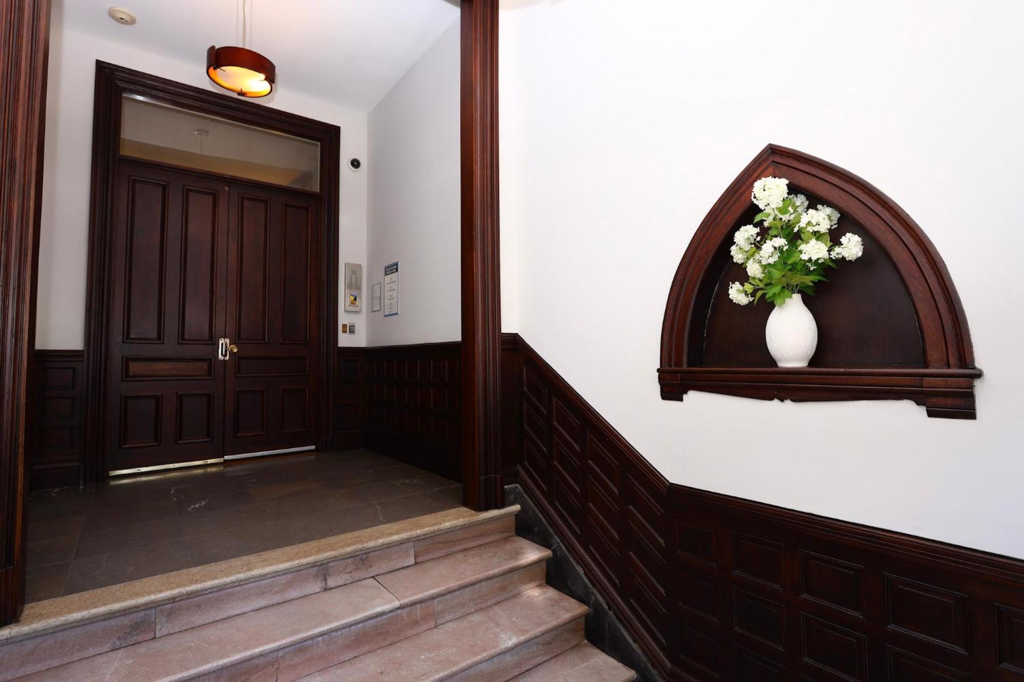 Stylish Studio On Newbury Street, #10 Boston Exterior photo