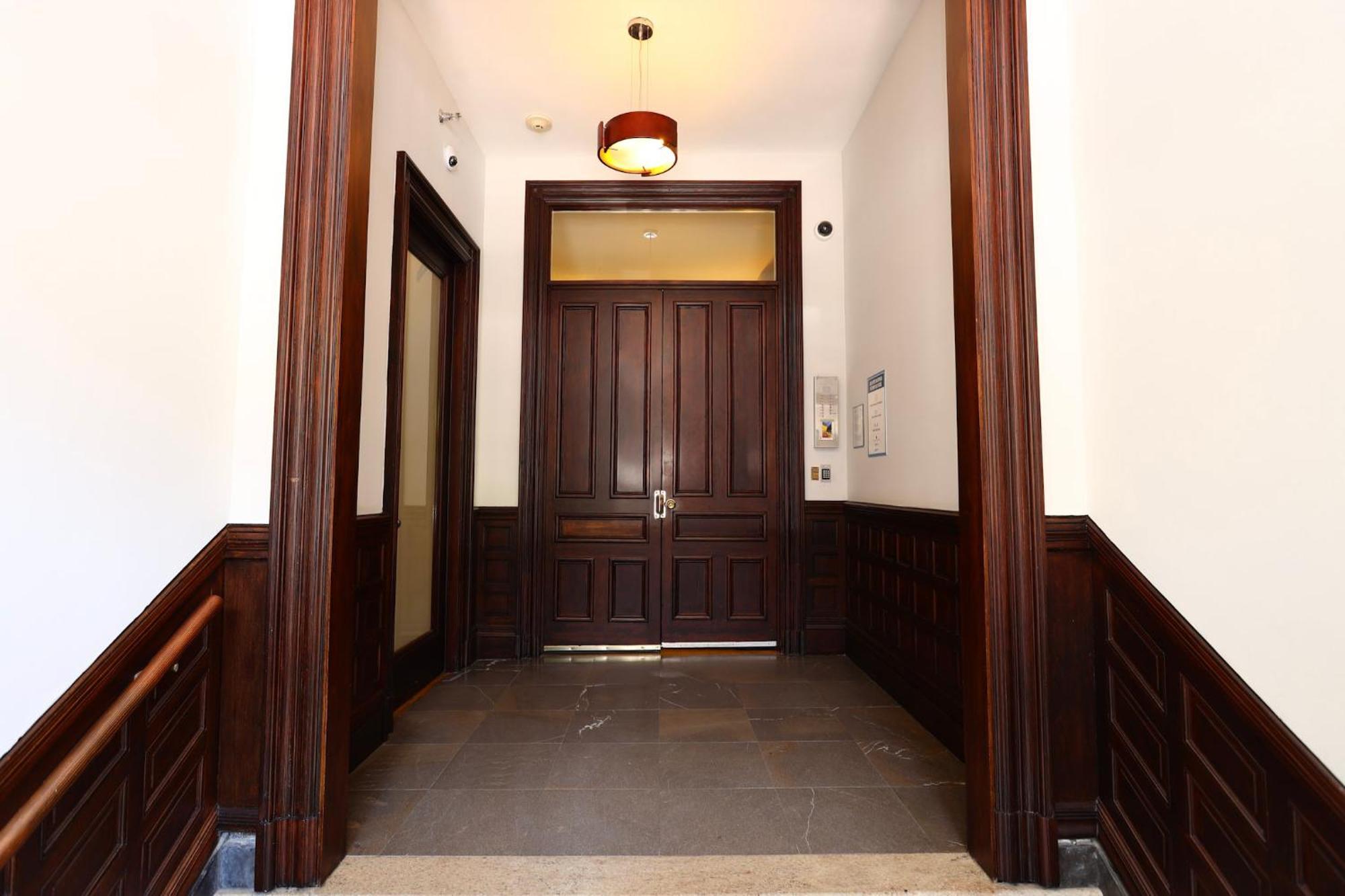 Stylish Studio On Newbury Street, #10 Boston Exterior photo
