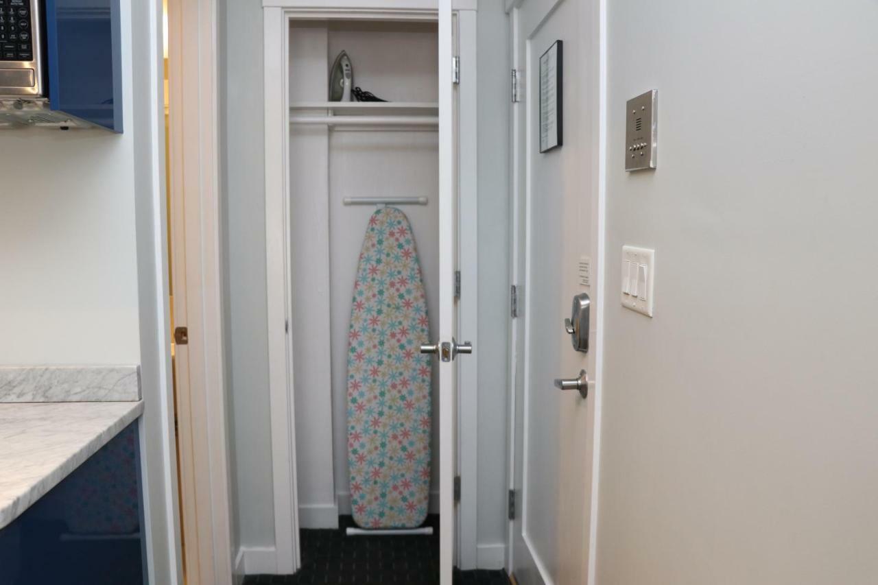 Stylish Studio On Newbury Street, #10 Boston Exterior photo